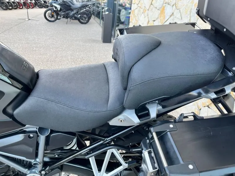 BMW 1250 GS TRIPLE BLACK FULL OPTION