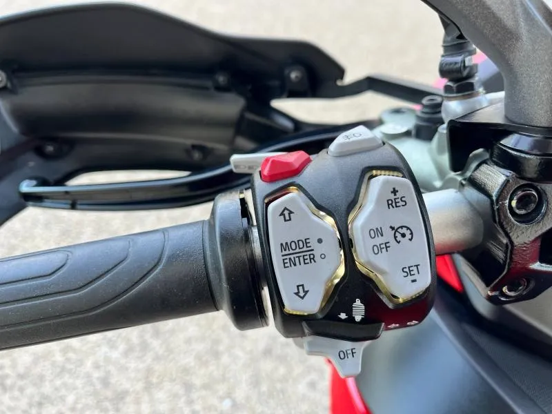 DUCATI V2 S 937 2024 Garantie jusqu'a 2028