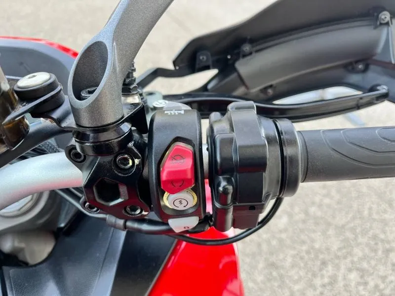 DUCATI V2 S 937 2024 Garantie jusqu'a 2028