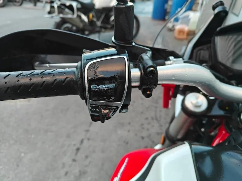 MOTO-GUZZI 850 ABS + TC