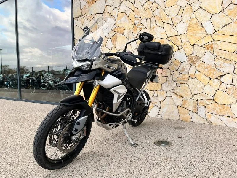 TRIUMPH 900 Rally Pro