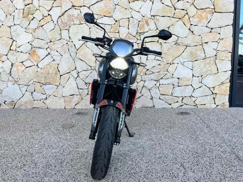 TRIUMPH 660 + OPTION.    950 KM SEULEMENT