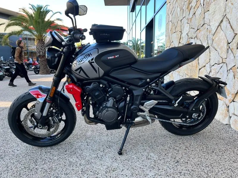 TRIUMPH 660 + OPTION.    950 KM SEULEMENT