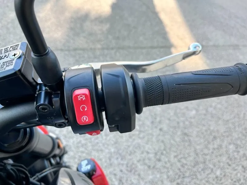 TRIUMPH 660 + OPTION.    950 KM SEULEMENT