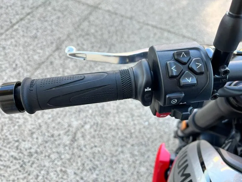 TRIUMPH 660 + OPTION.    950 KM SEULEMENT