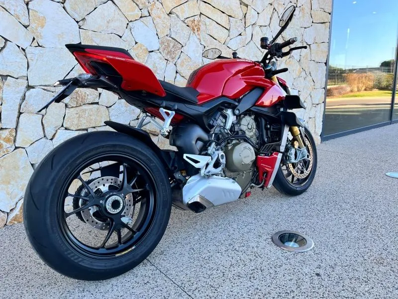 DUCATI 1103  V4 S