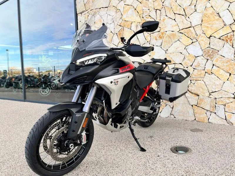 DUCATI V4 Rally 1160 Adventure Travel & Radar