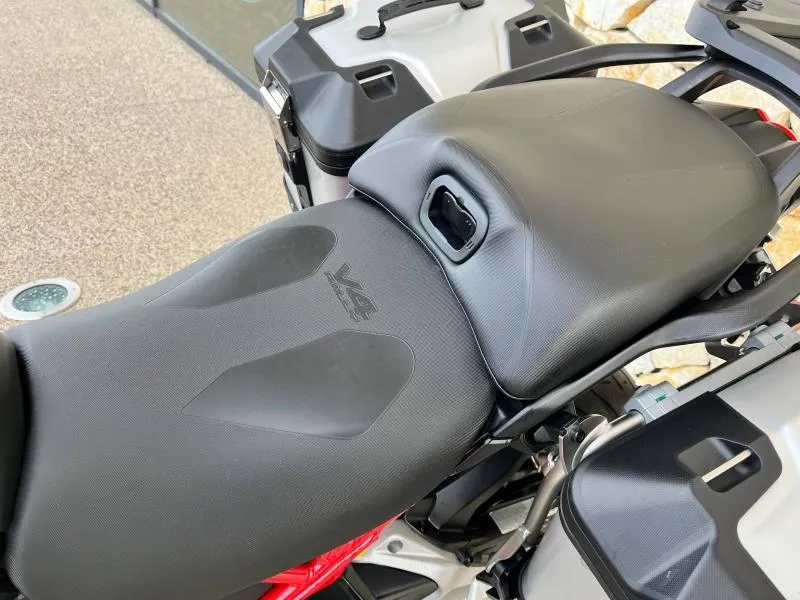 DUCATI V4 Rally 1160 Adventure Travel & Radar