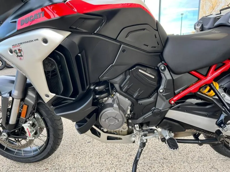 DUCATI V4 Rally 1160 Adventure Travel & Radar