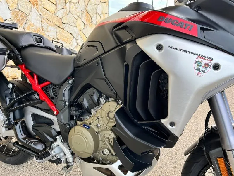 DUCATI V4 Rally 1160 Adventure Travel & Radar
