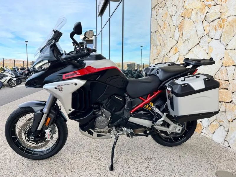 DUCATI V4 Rally 1160 Adventure Travel & Radar