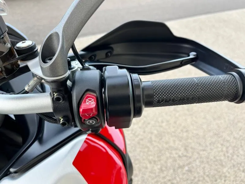 DUCATI V4 Rally 1160 Adventure Travel & Radar