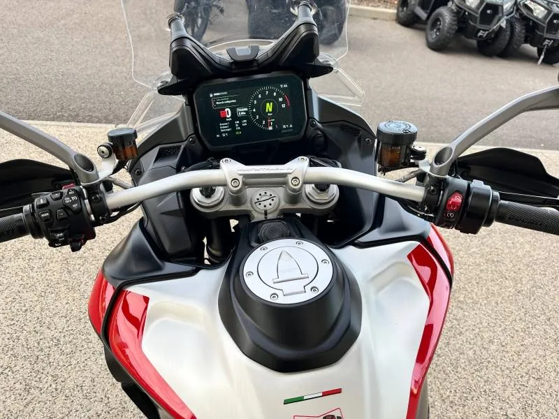 DUCATI V4 Rally 1160 Adventure Travel & Radar