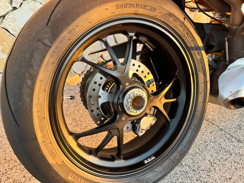 DUCATI V4 1103 S V4S avec une garantie 24 mois