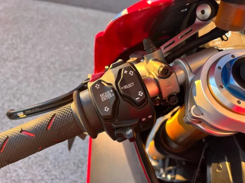 DUCATI V4 1103 S V4S avec une garantie 24 mois