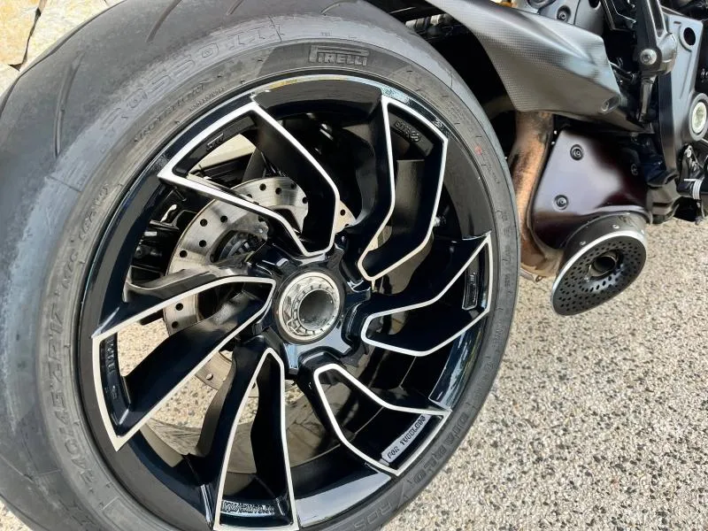 DUCATI 1260 S options Termignioni et jantes