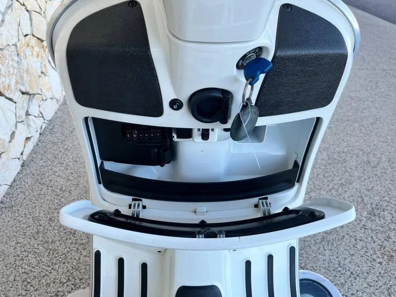 VESPA 125  Classic avec top case