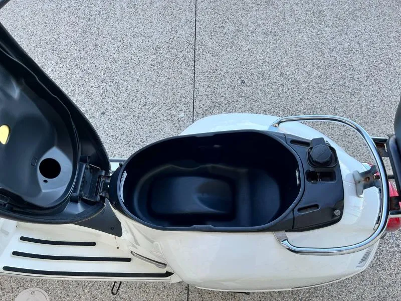 VESPA 125  Classic avec top case