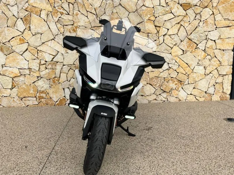 BMW 1300 RT BOITE AUTO. MOTO DE DIRECTION