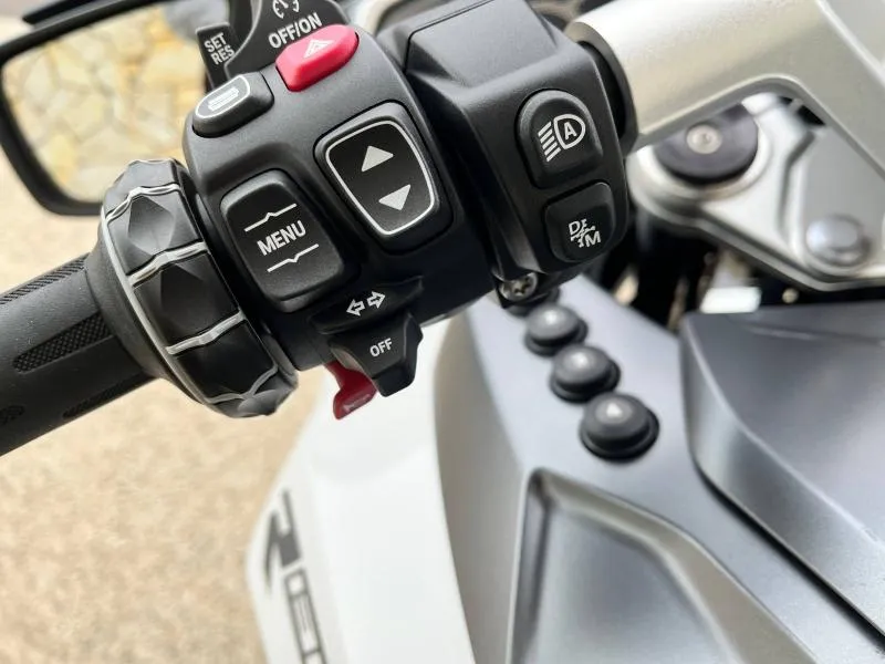 BMW 1300 RT BOITE AUTO. MOTO DE DIRECTION