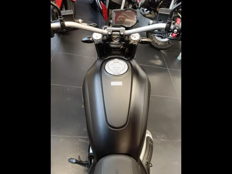 DUCATI Scrambler 800 Icon Dark