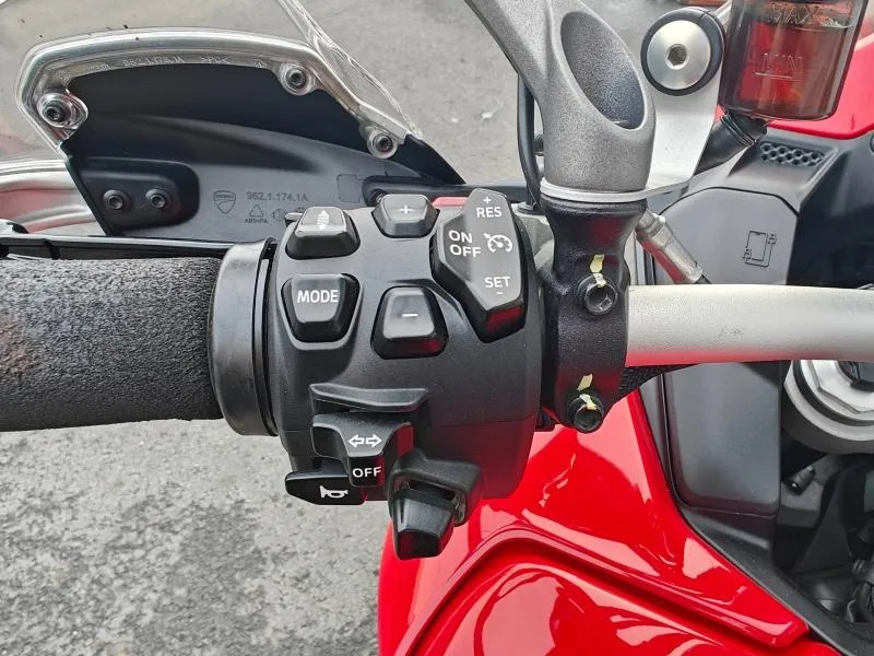DUCATI V4 Rally 1160 Adventure Travel & Radar