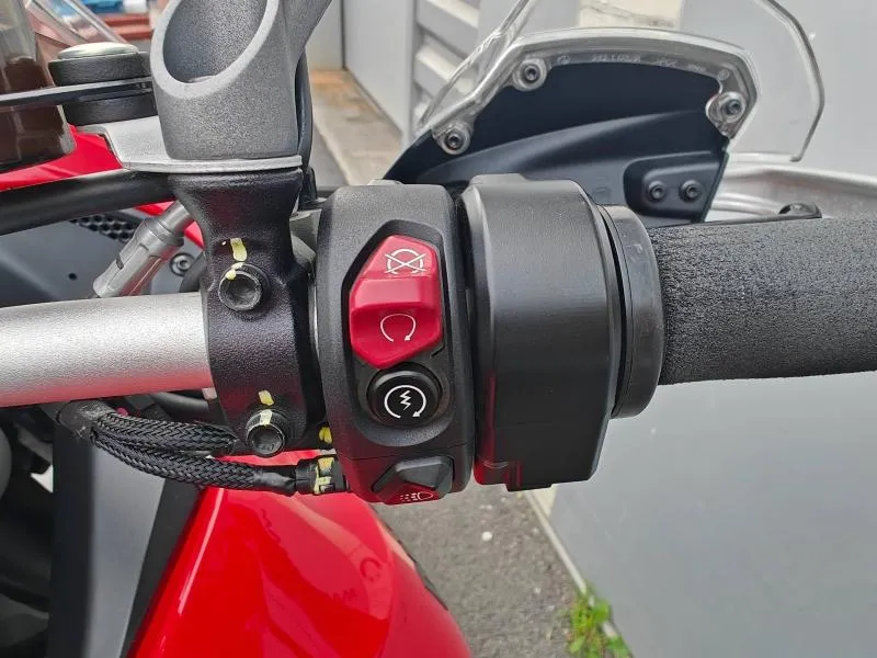 DUCATI V4 Rally 1160 Adventure Travel & Radar