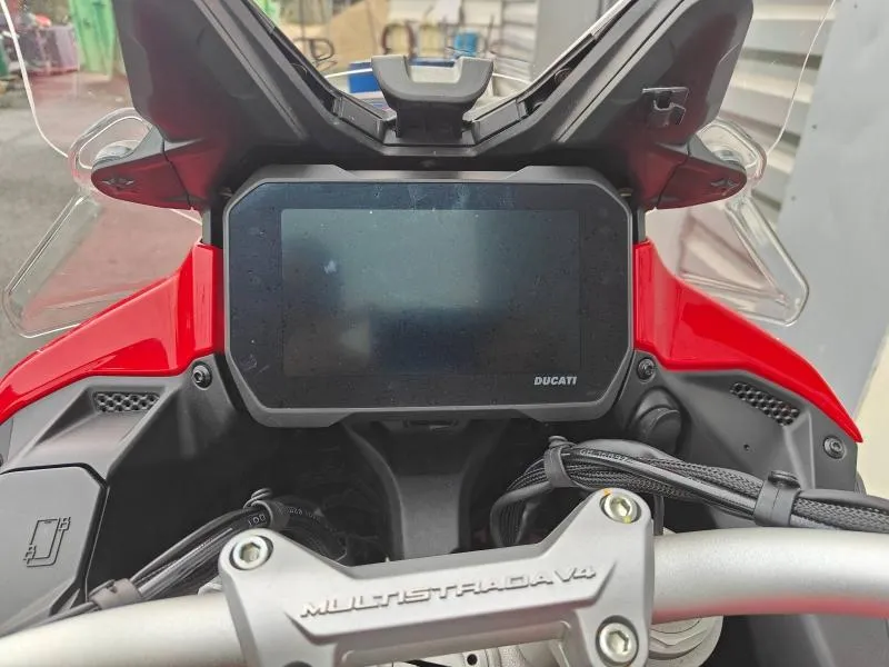 DUCATI V4 Rally 1160 Adventure Travel & Radar