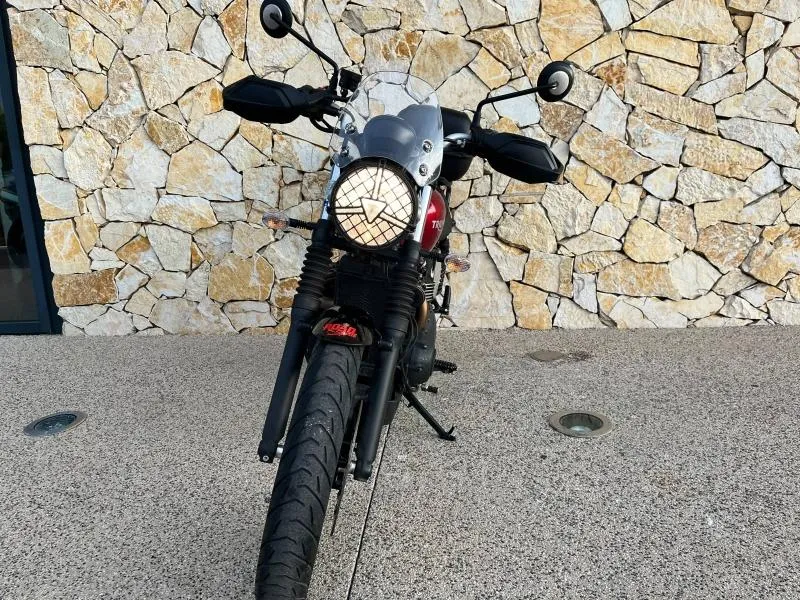 TRIUMPH 900 A2 AVEC BEAUCOUP D'OPTIONS