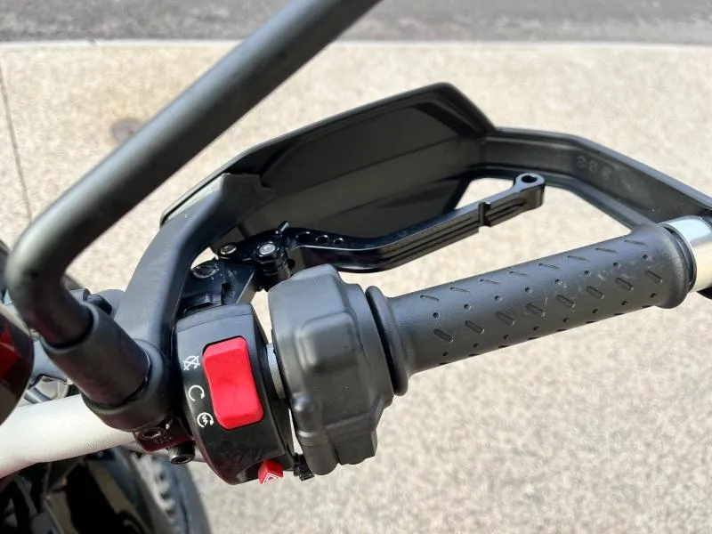 TRIUMPH 900 A2 AVEC BEAUCOUP D'OPTIONS