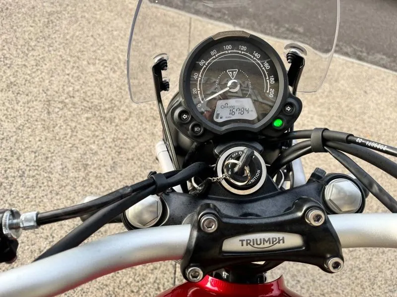 TRIUMPH 900 A2 AVEC BEAUCOUP D'OPTIONS