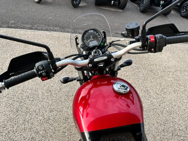 TRIUMPH 900 A2 AVEC BEAUCOUP D'OPTIONS