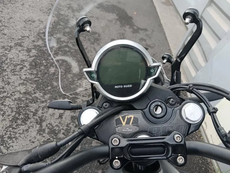 MOTO-GUZZI 850 Stone