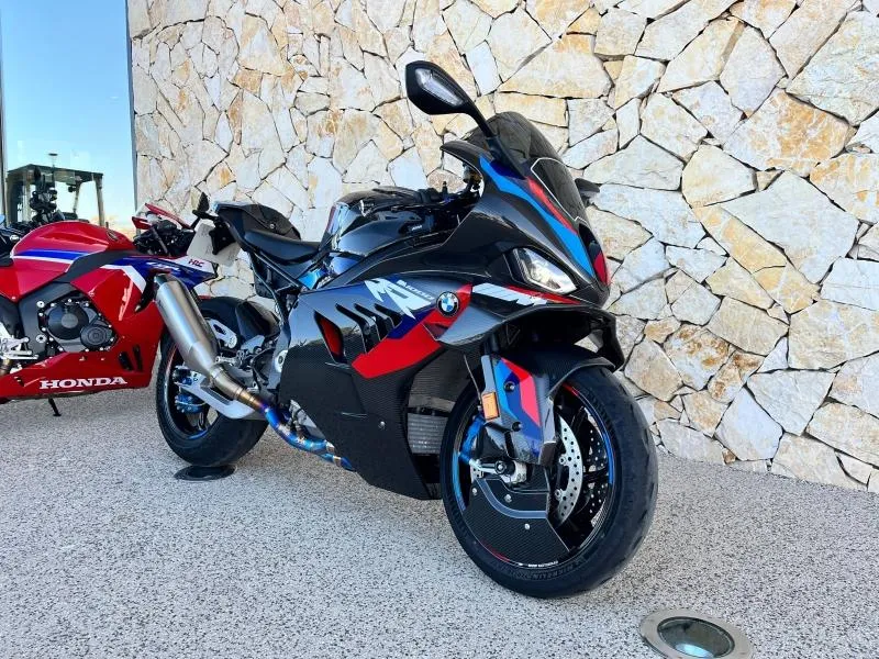 BMW 1000 RR Avec ligne Racing Akra + origine Akra