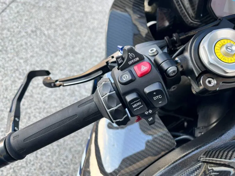 BMW 1000 RR Avec ligne Racing Akra + origine Akra