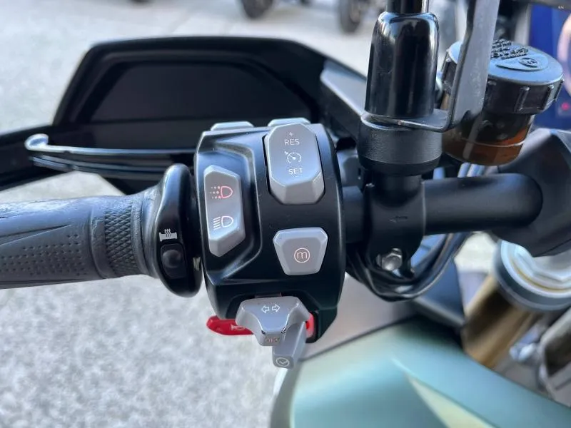 TRIUMPH 1200 Rally Pro