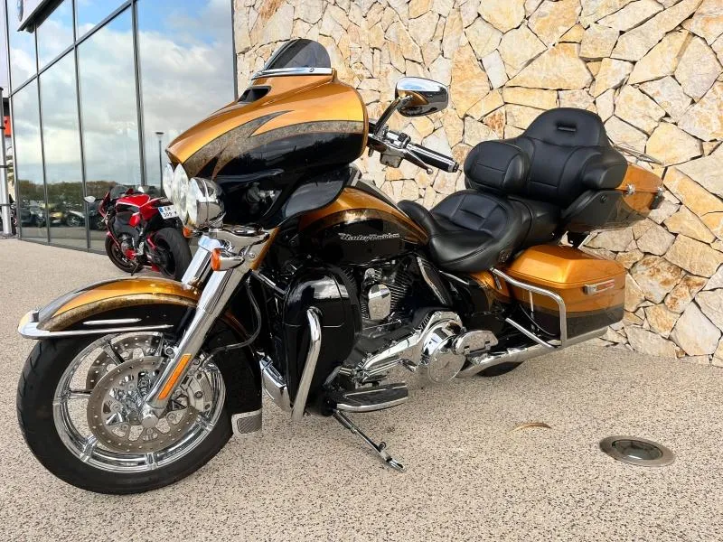 HARLEY-DAVIDSON TOURING ELECTRA GLIDE 1800 ULTRA LIMITED CVO FLHTKSE