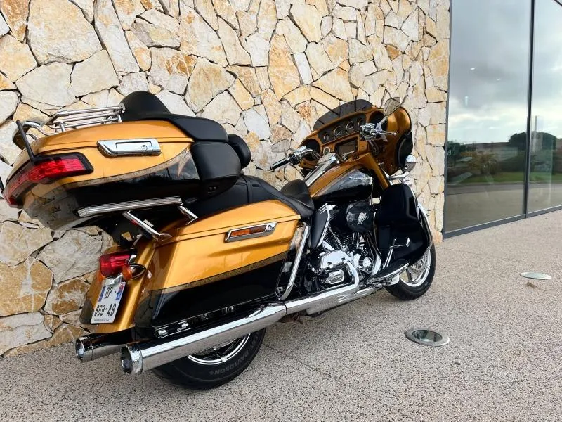 HARLEY-DAVIDSON TOURING ELECTRA GLIDE 1800 ULTRA LIMITED CVO FLHTKSE