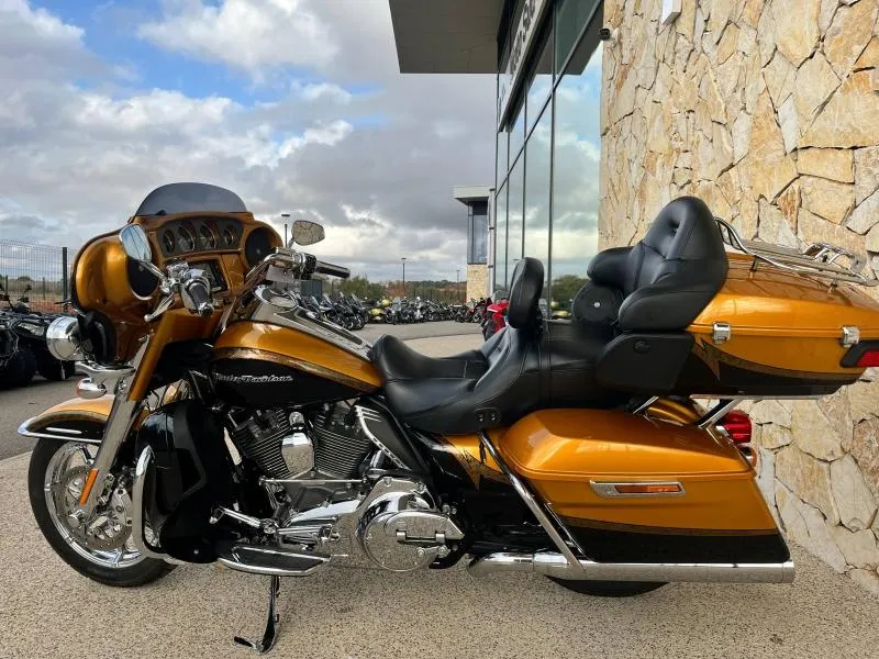 HARLEY-DAVIDSON TOURING ELECTRA GLIDE 1800 ULTRA LIMITED CVO FLHTKSE