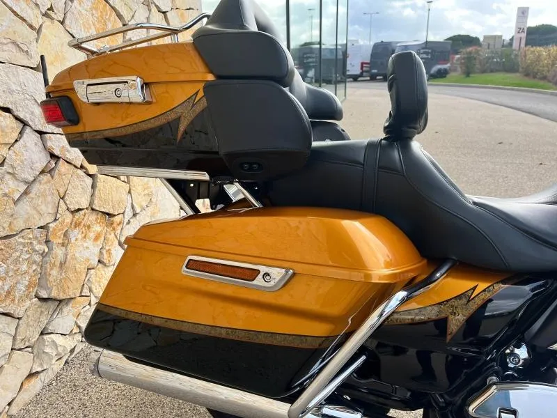 HARLEY-DAVIDSON TOURING ELECTRA GLIDE 1800 ULTRA LIMITED CVO FLHTKSE