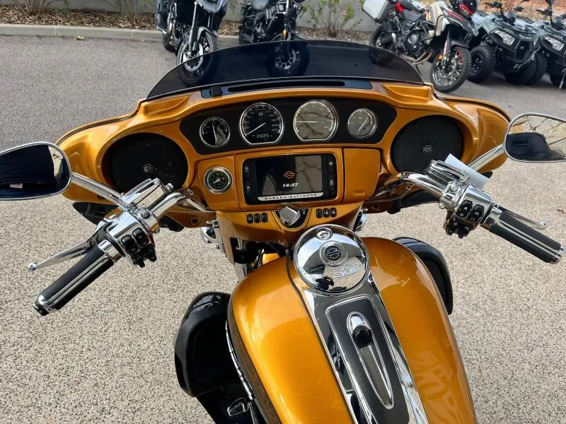 HARLEY-DAVIDSON TOURING ELECTRA GLIDE 1800 ULTRA LIMITED CVO FLHTKSE