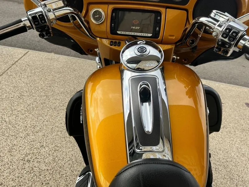 HARLEY-DAVIDSON TOURING ELECTRA GLIDE 1800 ULTRA LIMITED CVO FLHTKSE