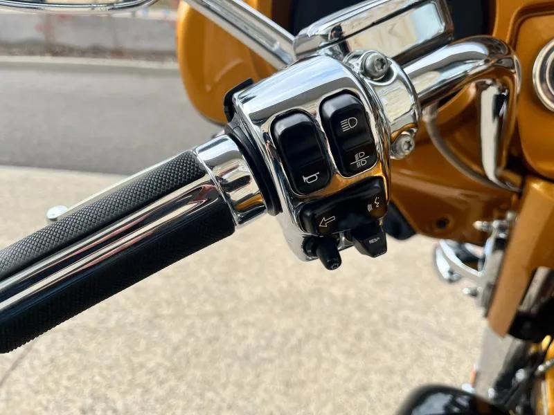 HARLEY-DAVIDSON TOURING ELECTRA GLIDE 1800 ULTRA LIMITED CVO FLHTKSE