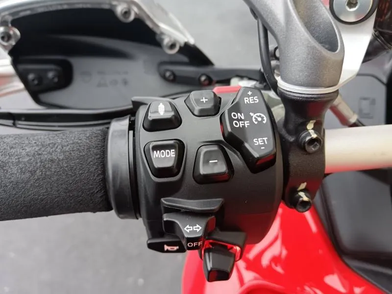 DUCATI V4 Rally 1160 Adventure Travel & Radar