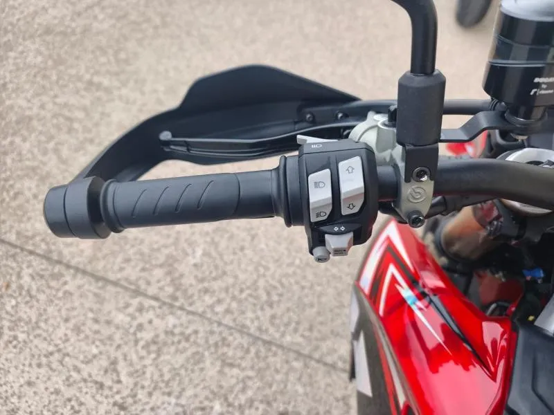 DUCATI Hypermotard 698 Mono + Options