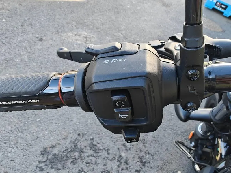 HARLEY-DAVIDSON 975 Noir