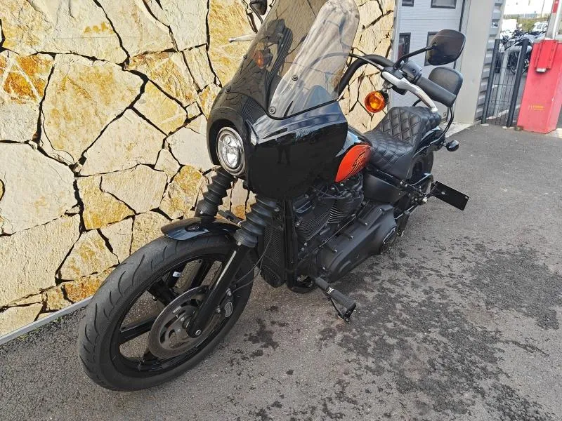 HARLEY-DAVIDSON Custom 1868 Couleur 2022