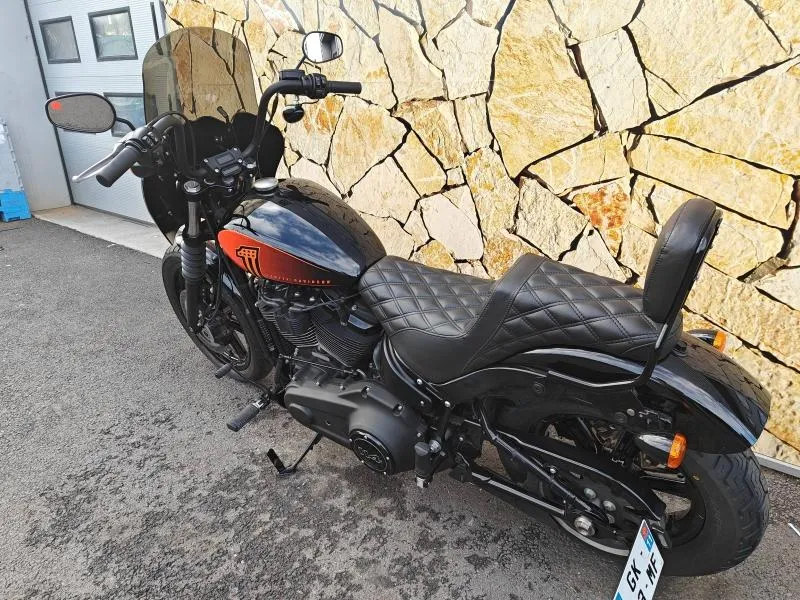 HARLEY-DAVIDSON Custom 1868 Couleur 2022