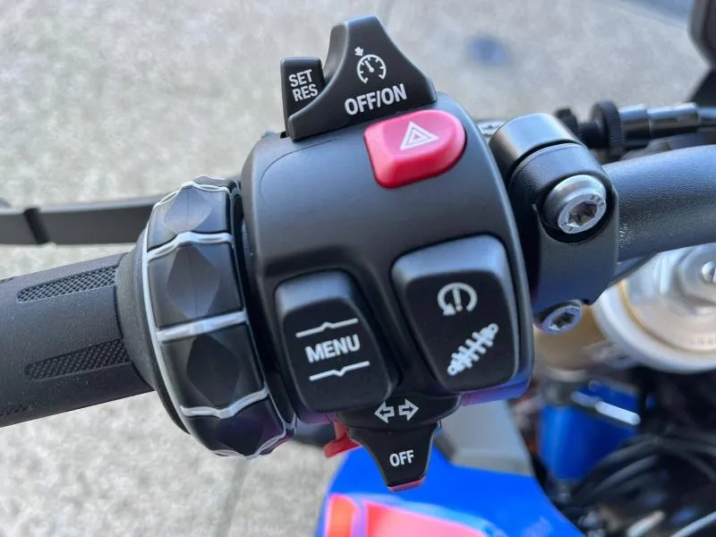 BMW 900 R 2025 FULL PACK PRO 105CV