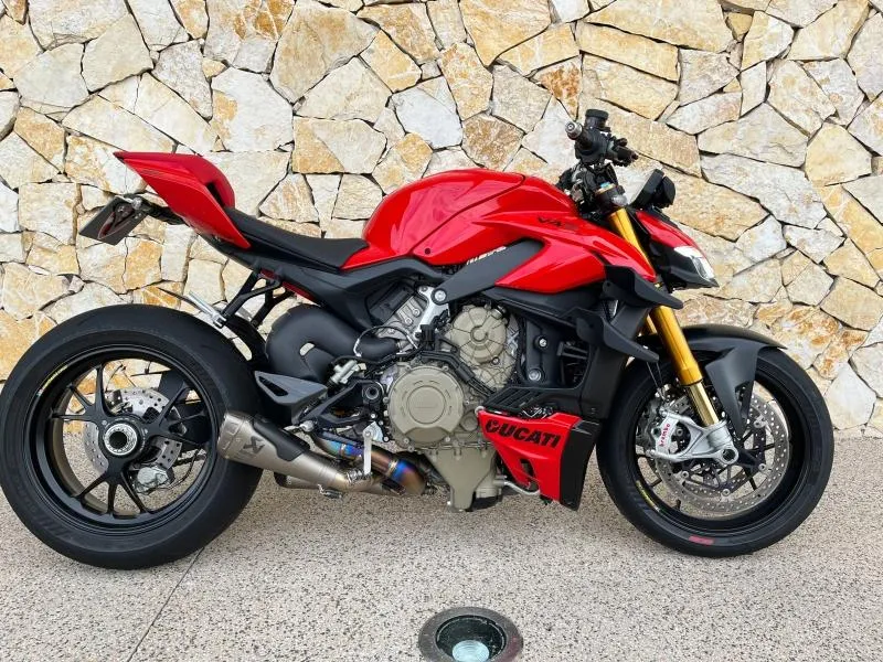 DUCATI 1103  V4 S 2023 avec Pot Akrapovic